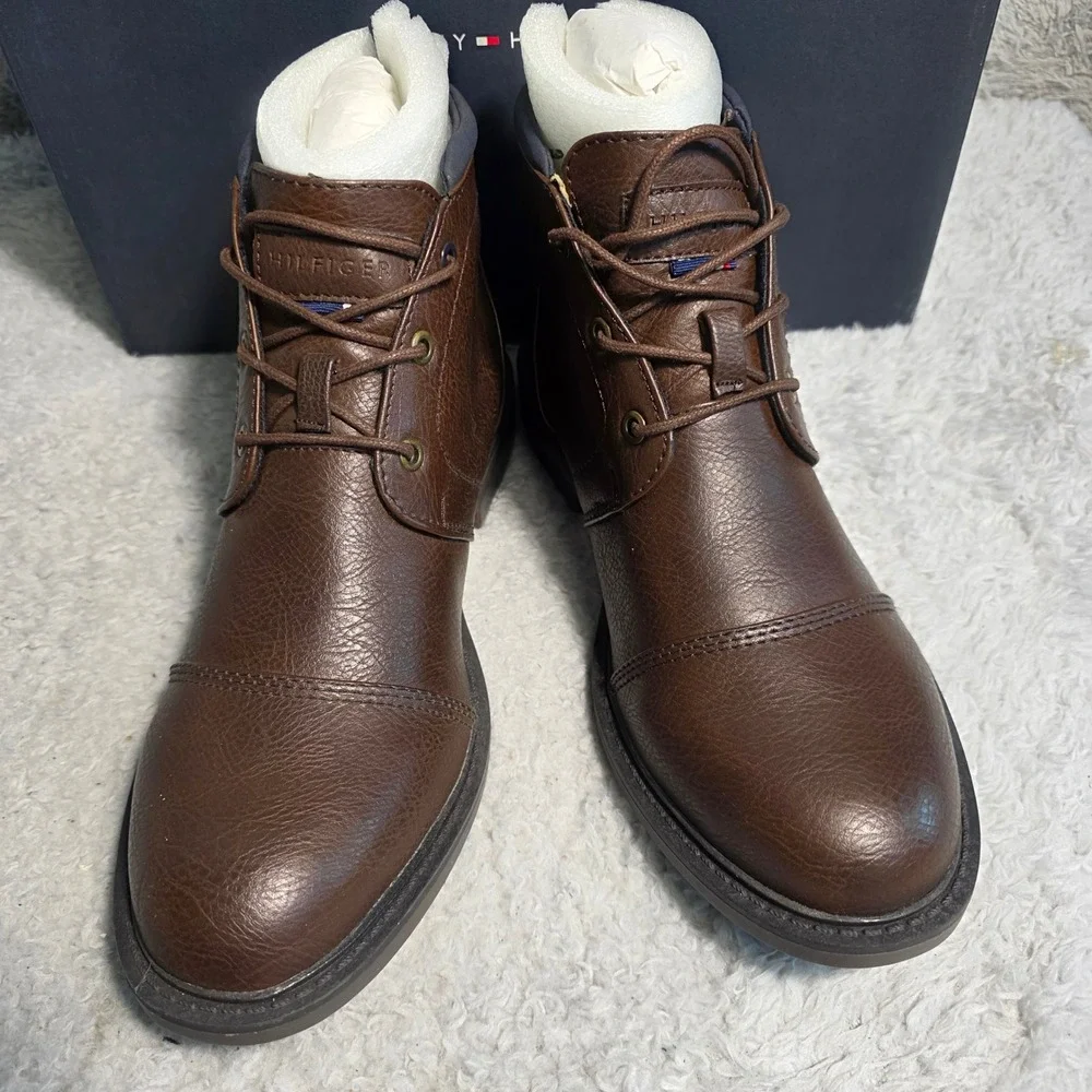 Tommy Hilfiger Santiago Mens 7.5 Brown‎ Cap Toe Dress Chukka Boots Lace up NIB